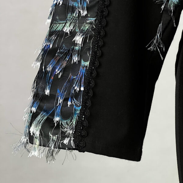 شومیز آستین بلند یقه دیپلمات زنانه مدل کتان خرجکار پر طاووس کد AK1393